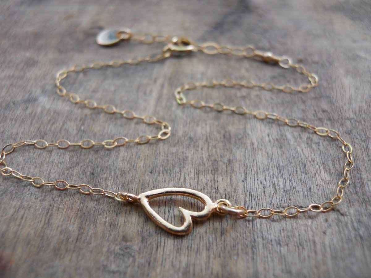 Gold Heart Anklet, Delicate Gold Anklet, Gold Filled Heart Anklet, Heart Ankle Bracelet, Layering Anklet, Dainty Gold Foot Jewelry.